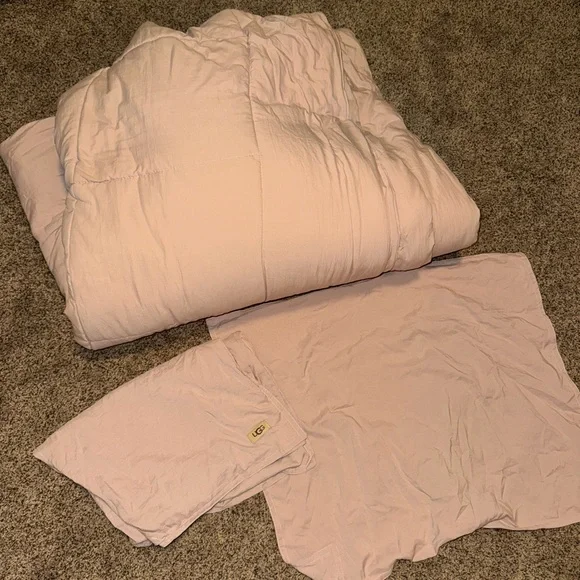 Ugg Luxurious pink Bedding Set - Picture 1 of 2